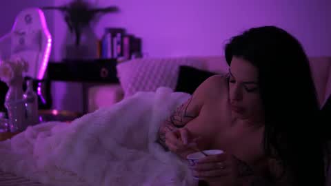 Snapshot of giainked chatting on March 2, 7:15 am giainked online show from March 2, 7:15 am