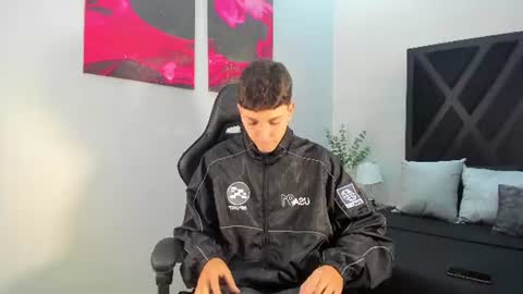 Snapshot of gian_rossii chatting on June 18, 11:14 am GIAN online show from June 18, 11:14 am