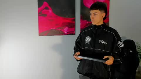 Snapshot of gian_rossii chatting on July 1, 11:12 am GIAN online show from July 1, 11:12 am