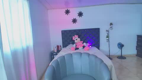 Snapshot of giannaroberts chatting on November 12, 4:18 pm Giana Roberts online show from November 12, 4:18 pm