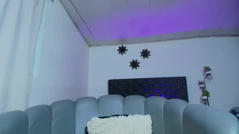 Snapshot of giannaroberts chatting on November 28, 10:51 am Giana Roberts online show from November 28, 10:51 am