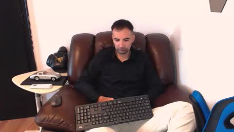 Snapshot of gianni_lion chatting on October 11, 9:19 am Gianni online show from October 11, 9:19 am