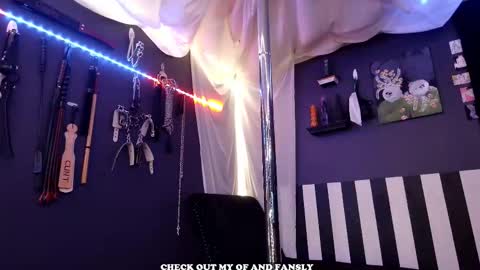 Snapshot of gigglemethis22 chatting on November 3, 7:48 pm Giggles online show from November 3, 7:48 pm