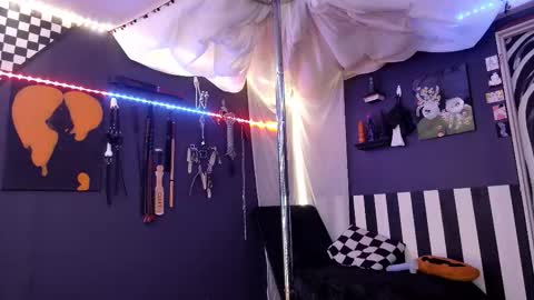 Snapshot of gigglemethis22 chatting on November 9, 6:06 pm Giggles online show from November 9, 6:06 pm