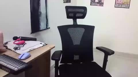 Snapshot of gigi_scott_ chatting on December 4, 1:48 am GIGI STCOTT online show from December 4, 1:48 am