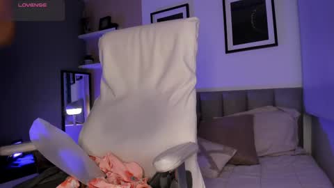 GIGI online show from October 18, 4:59 am