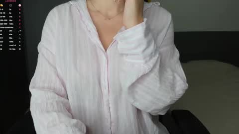 gigihadd online show from September 12, 5:35 pm