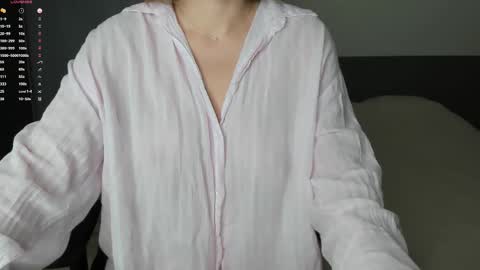 gigihadd online show from September 22, 3:14 pm