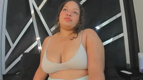 gigiht online show from January 5, 8:45 pm