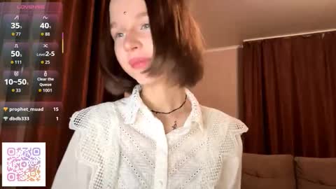 Molly online show from October 25, 7:30 pm