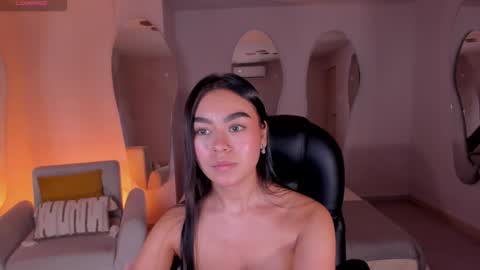 Snapshot of gigilee_ chatting on December 9, 2:56 am GIGI online show from December 9, 2:56 am