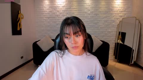 Snapshot of gigilee_ chatting on January 5, 2:27 am GIGI online show from January 5, 2:27 am