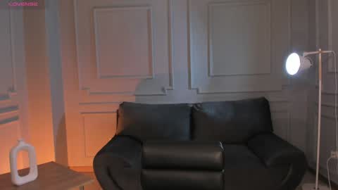 Snapshot of gigilee_ chatting on January 20, 6:10 pm GIGI online show from January 20, 6:10 pm