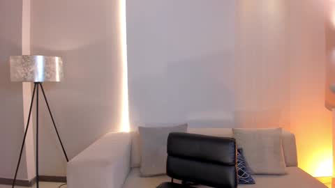Snapshot of gigilee_ chatting on January 30, 2:16 am GIGI online show from January 30, 2:16 am