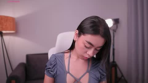 GIGI online show from May 25, 1:55 am