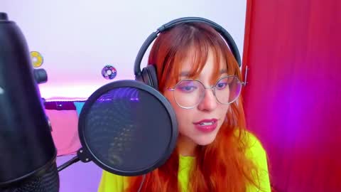 Snapshot of gigimooon chatting on September 13, 1:05 am gigimooon online show from September 13, 1:05 am