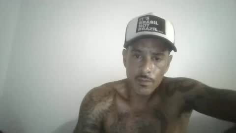 Snapshot of gigio492495 chatting on March 15, 12:05 am gigio492495 online show from March 15, 12:05 am