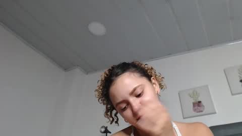 Giia  online show from November 18, 2:43 pm