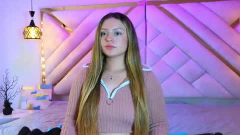 Snapshot of giigii_hadidd chatting on April 13, 7:19 pm Giigii Hadid online show from April 13, 7:19 pm