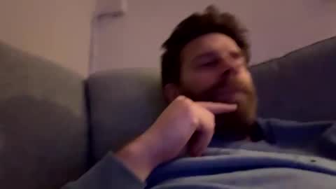 Snapshot of gilbertinio chatting on January 19, 10:39 pm Gilbert online show from January 19, 10:39 pm