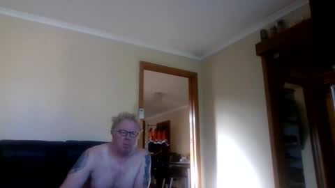 Snapshot of gimmmieoooo chatting on April 3, 10:30 pm gimmmieoooo online show from April 3, 10:30 pm