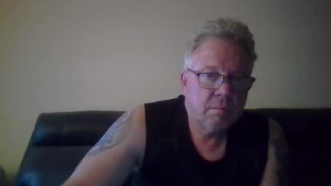 Snapshot of gimmmieoooo chatting on April 28, 8:41 am gimmmieoooo online show from April 28, 8:41 am