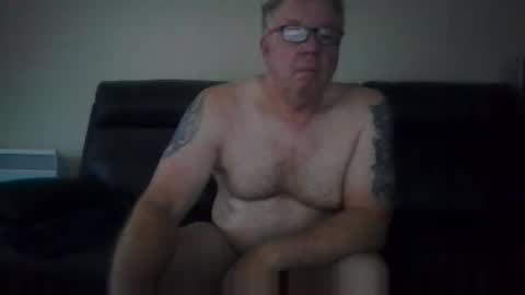 Snapshot of gimmmieoooo chatting on May 2, 11:21 pm gimmmieoooo online show from May 2, 11:21 pm