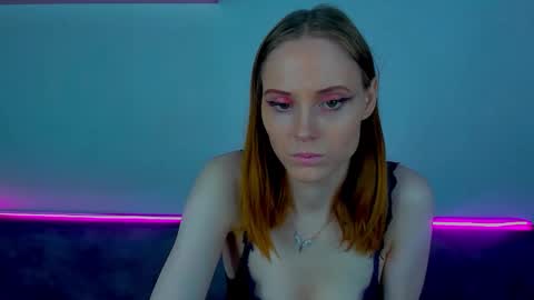 Snapshot of gina_lovelyy chatting on November 9, 11:52 am Gina online show from November 9, 11:52 am