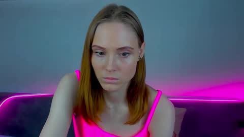 Snapshot of gina_lovelyy chatting on November 24, 11:10 am Gina online show from November 24, 11:10 am