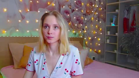 Gina online show from December 16, 2:27 pm