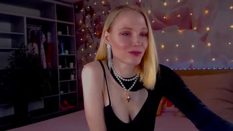 Gina online show from December 25, 7:35 am