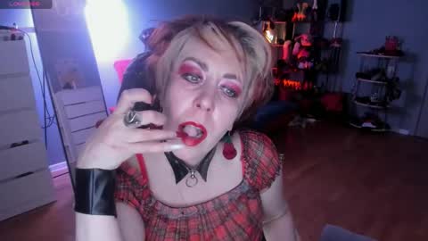 Snapshot of ginamiracle chatting on May 10, 8:58 pm Gina Moor online show from May 10, 8:58 pm