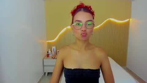 Snapshot of ginamorelo chatting on June 10, 1:21 pm G I A N A online show from June 10, 1:21 pm