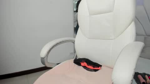 Ginebra Ness online show from November 19, 1:00 pm