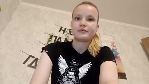 Snapshot of ginger_anna_est chatting on June 19, 8:01 pm Ginger Anna online show from June 19, 8:01 pm