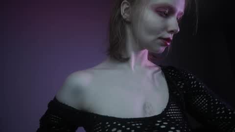 Snapshot of ginger_hugs chatting on October 21, 10:10 pm im expecting 350 thumbs up on my altar online show from October 21, 10:10 pm