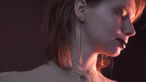 Snapshot of ginger_hugs chatting on October 27, 10:14 pm im expecting 350 thumbs up on my altar online show from October 27, 10:14 pm