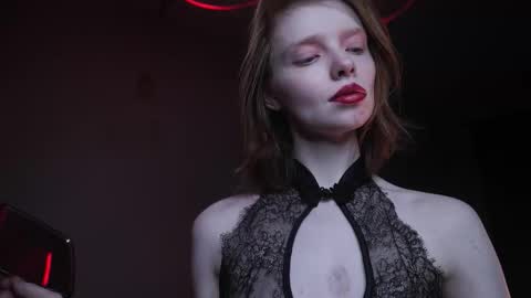 Snapshot of ginger_hugs chatting on November 10, 10:09 pm im expecting 350 thumbs up on my altar online show from November 10, 10:09 pm