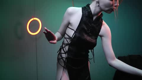 Snapshot of ginger_hugs chatting on November 12, 10:20 pm im expecting 350 thumbs up on my altar online show from November 12, 10:20 pm