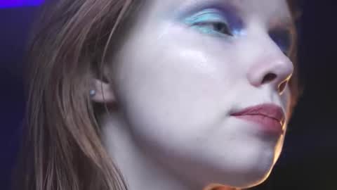 Snapshot of ginger_hugs chatting on November 18, 10:14 pm im expecting 350 thumbs up on my altar online show from November 18, 10:14 pm