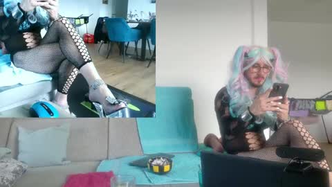 Snapshot of gingerpink1911 chatting on May 8, 9:03 am GingerPink online show from May 8, 9:03 am