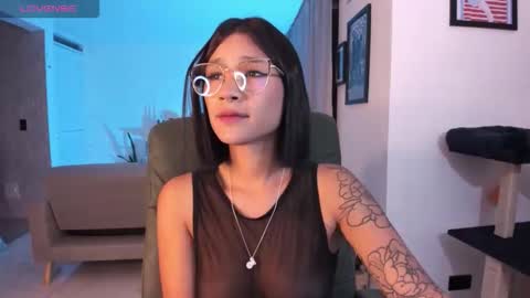 Snapshot of ginnaaaa_ chatting on April 18, 12:47 am Ginnaa online show from April 18, 12:47 am