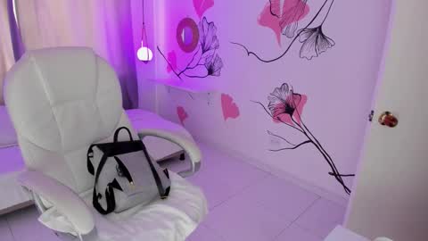 Kendall online show from January 7, 1:24 pm