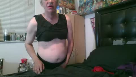 Snapshot of giovanna132008 chatting on October 14, 12:00 am giovanna132008 online show from October 14, 12:00 am