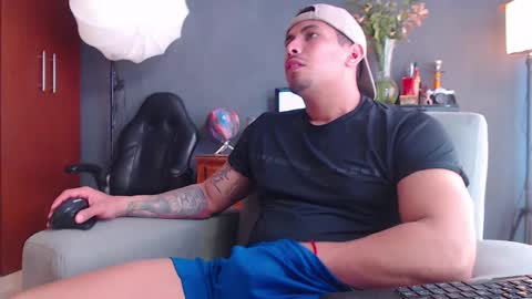 piggy boy online show from November 18, 6:34 pm