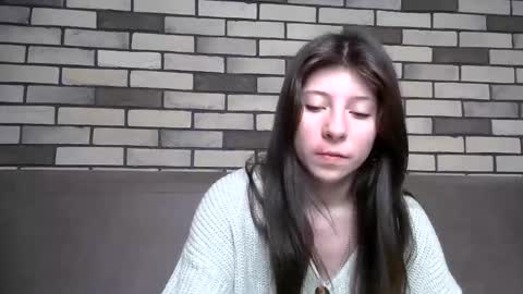 girl_cute007 online show from May 25, 10:49 pm