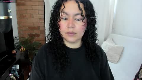 girl_inline online show from April 4, 3:31 pm