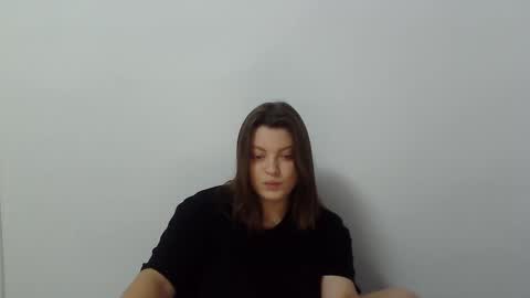 Snapshot of girl_leya chatting on October 31, 8:32 pm girl_leya online show from October 31, 8:32 pm
