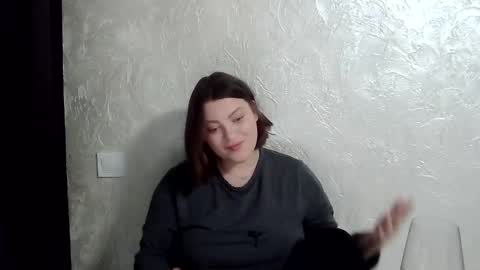 Snapshot of girl_leya chatting on December 14, 9:08 pm girl_leya online show from December 14, 9:08 pm