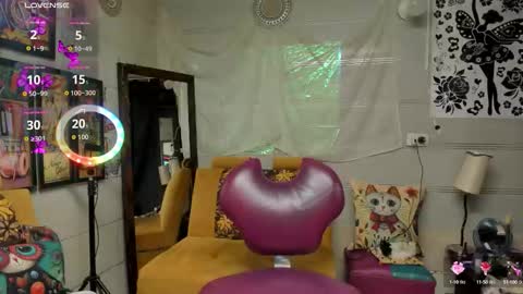 Snapshot of girl_luna_ chatting on September 18, 11:29 pm girl_luna_ online show from September 18, 11:29 pm